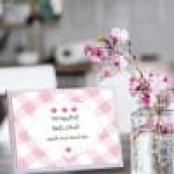 لوحة اهداء بعبارة أن البيوت اذا البنات نزلناها مثل السماء تزينت بالنجوم