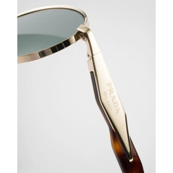 نظارات شمسية PRADA الأصلية – أناقة إيطالية وحماية فائقة