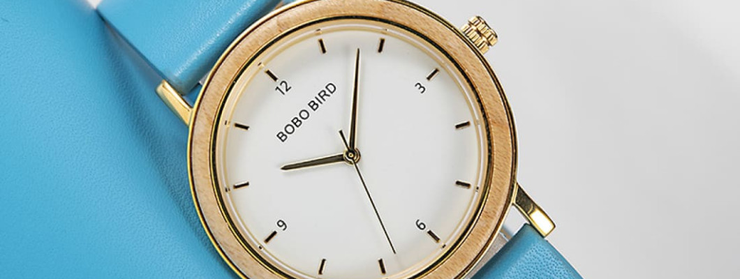 ساعات خشبية أنيقة من متجر مشمش – طبيعة تلتقي بالأناقة