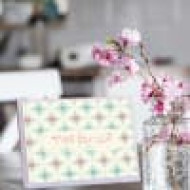 لوحة اهداء بعبارة الف مبروك النجاح