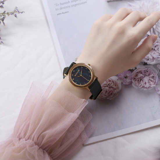 ساعة بوبو بيرد الخشبية لون أسود بتصميم أنيق