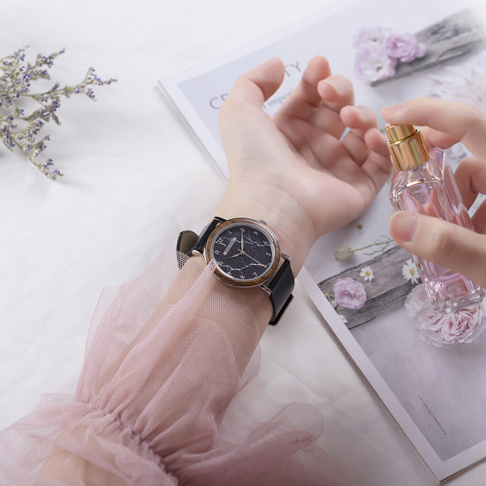 ساعة بوبو بيرد الخشبية لون أسود بتصميم أنيق