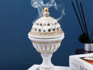 المباخر الخشبية: عبق التراث ولمسة أناقة من متجر هدايا مشمش